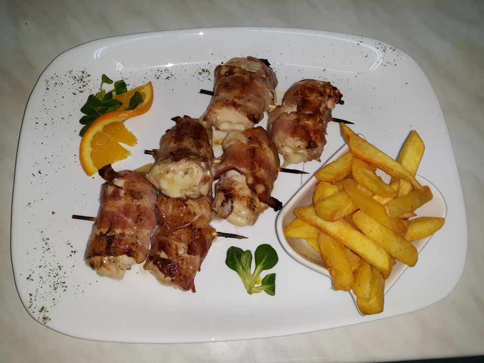 Restaurant Vozd - Chicken rolled skewers